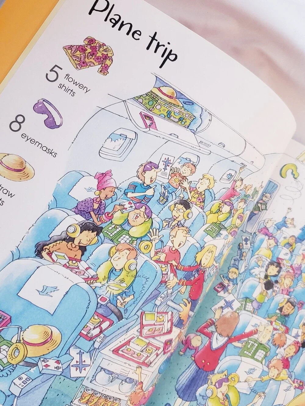 Usborne 1001 Things to Spot on Vacation - Look And Find Book